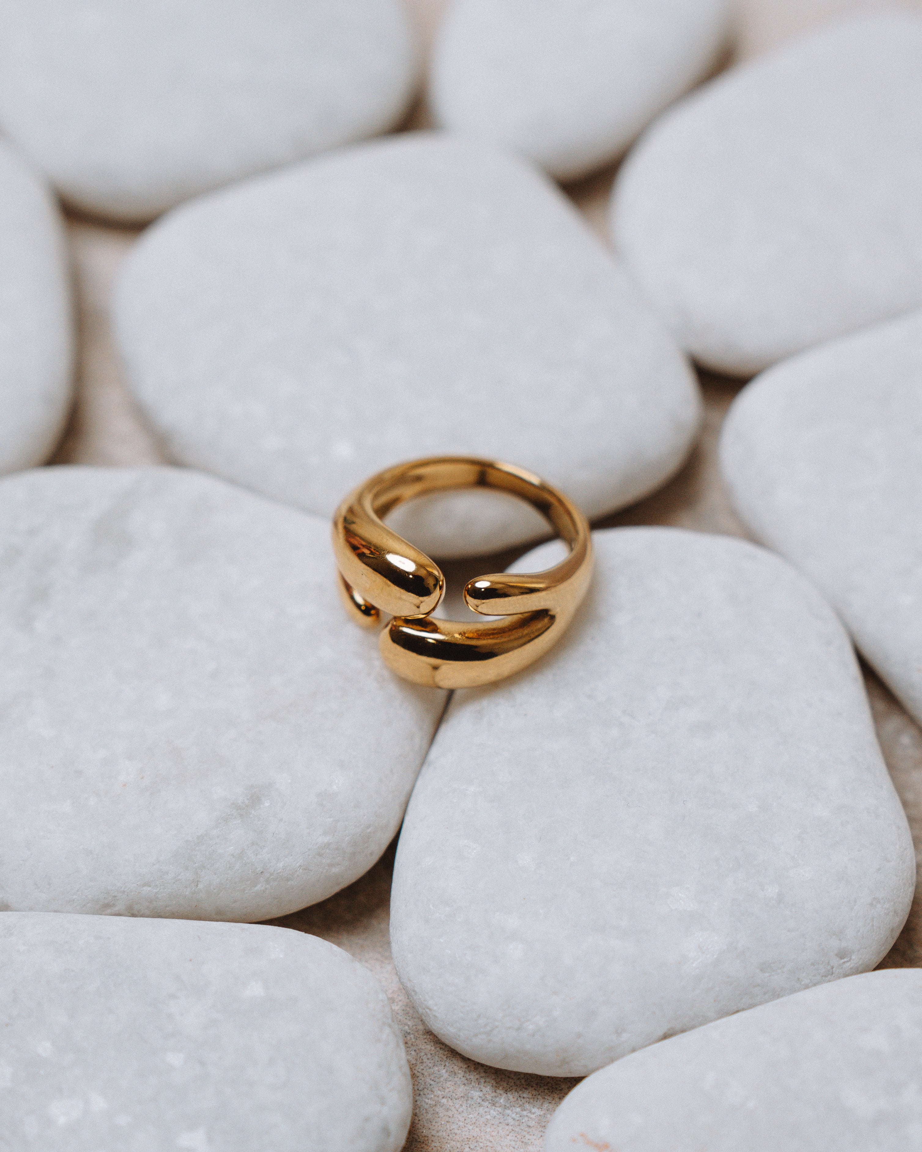 Isis Ring
